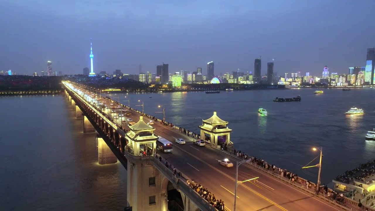 航拍武汉长江大桥夜景视频素材