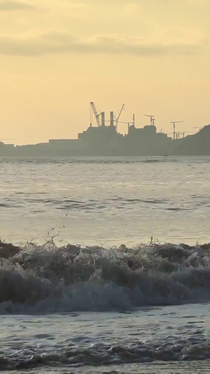 清晨的大海，海边的风浪，霞浦县的海边，东南海域，台风来临前的海浪视频素材