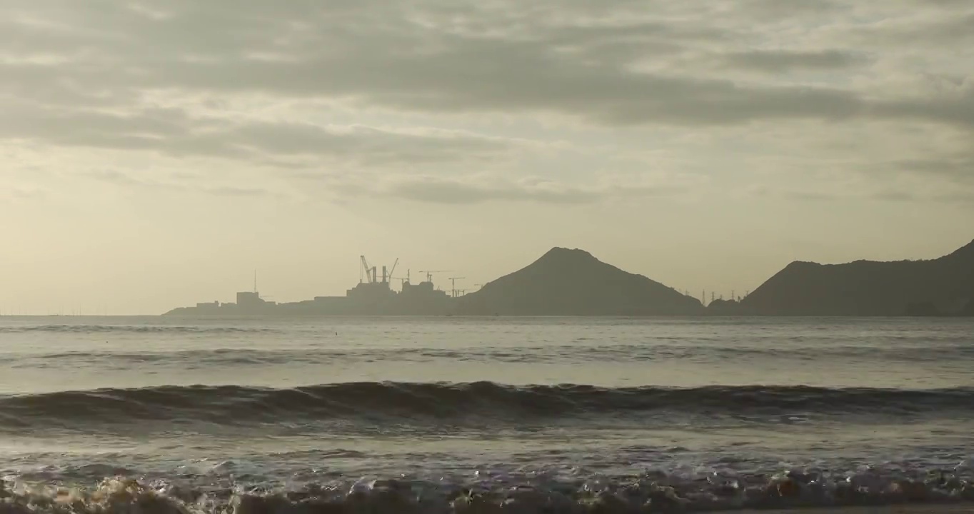 清晨的大海，海边的风浪，霞浦县的海边，东南海域，台风来临前的海浪视频素材