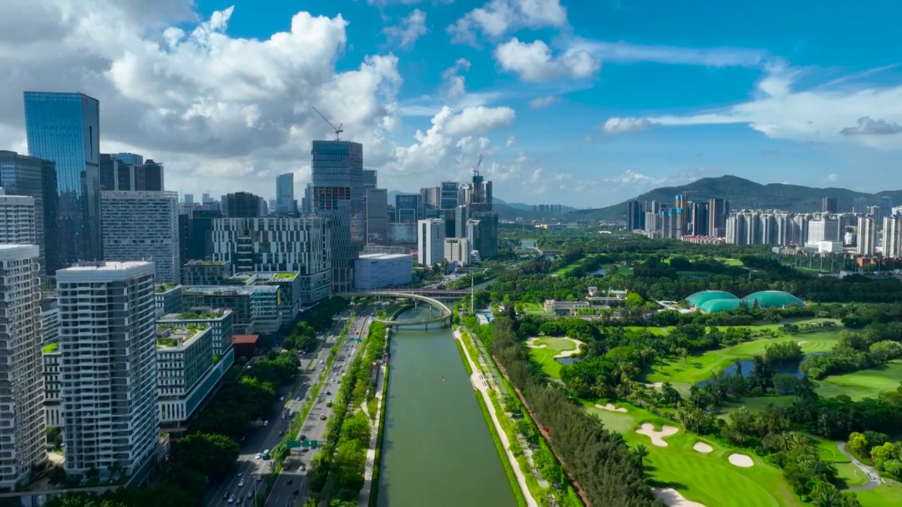 航拍深圳市南山区大沙河生态长廊视频素材