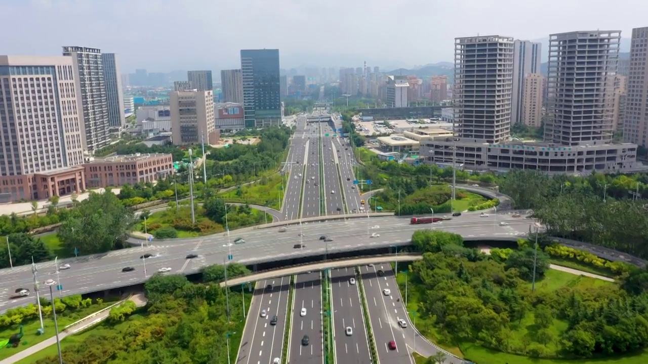 青岛海尔路辽阳路立交桥视频素材