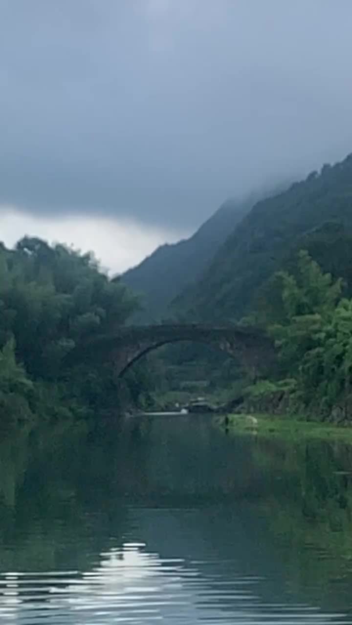 烟雨万安古桥视频素材