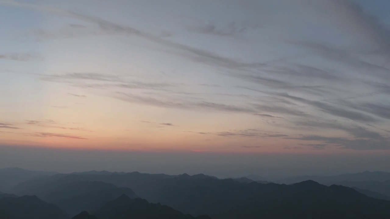 洛阳栾川抱犊寨旅游区拂晓日出朝霞视频素材