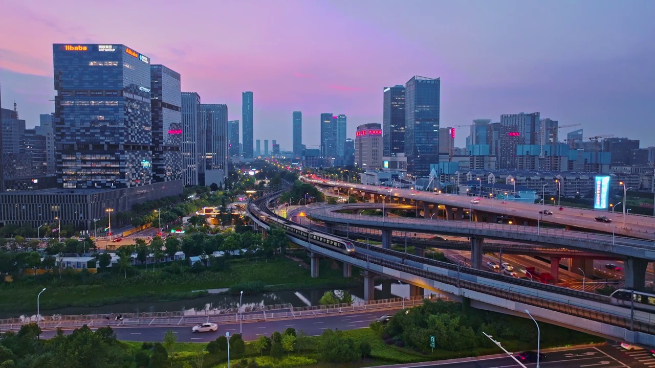 航拍江苏省南京油坊桥立交 夜景 交通 列车 地铁驶过  行驶的列车 城市风光  绚丽灯光下的城市美景视频素材