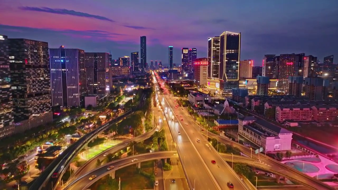 航拍江苏省南京油坊桥立交 夜景 交通 列车 地铁驶过  行驶的列车 城市风光  绚丽灯光下的城市美景视频素材