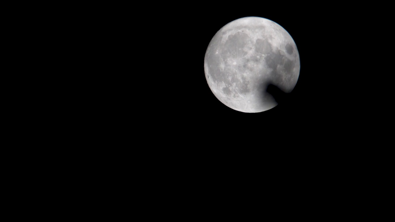 月亮月球夜晚天空明月中秋圆月十五的月亮视频素材