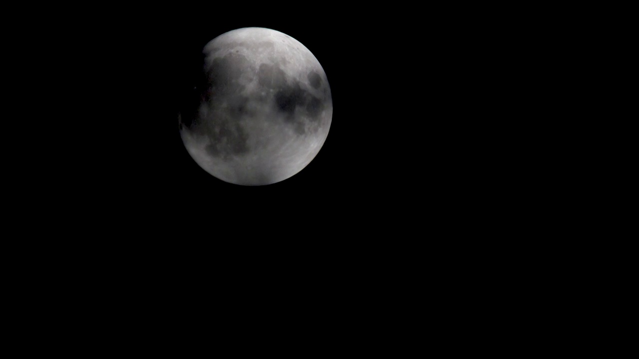 月亮月球夜晚天空明月中秋圆月十五的月亮视频素材