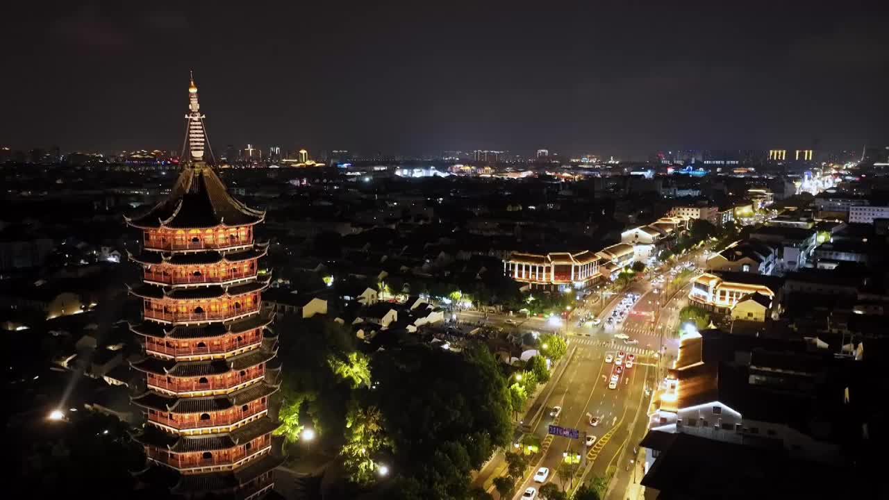 苏州市历史文化景区，标志性建筑报恩寺塔北寺塔，城市风景夜晚航拍视频素材