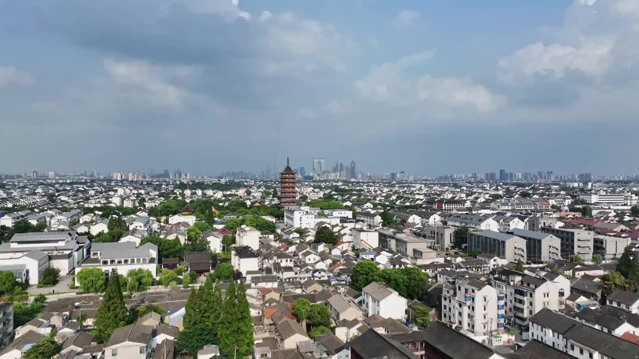 苏州城市风景航拍，历史文化景区报恩寺北寺塔，标志性建筑地标建筑城市天际线视频素材