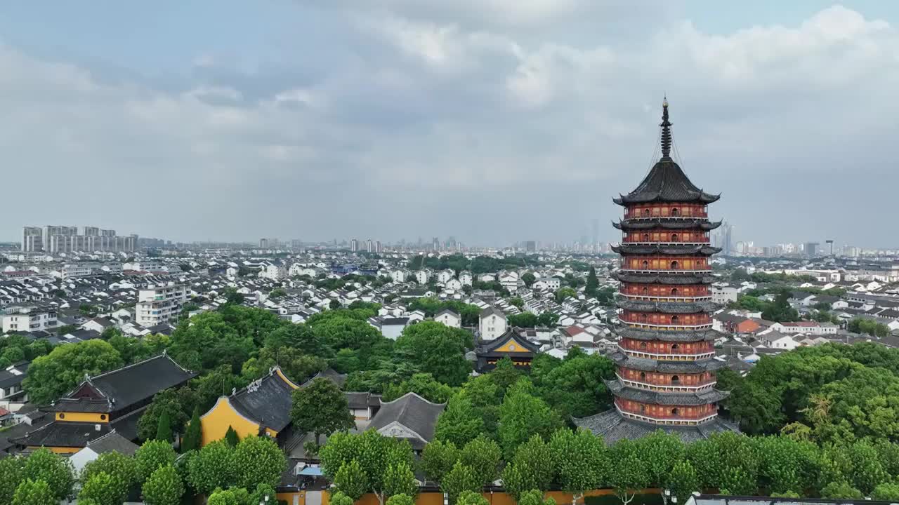 苏州城市风景航拍，历史文化景区报恩寺北寺塔，标志性建筑地标建筑城市天际线视频素材