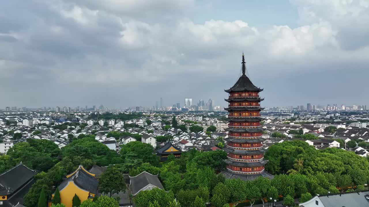 苏州城市风景航拍，历史文化景区报恩寺北寺塔，标志性建筑地标建筑城市天际线视频素材