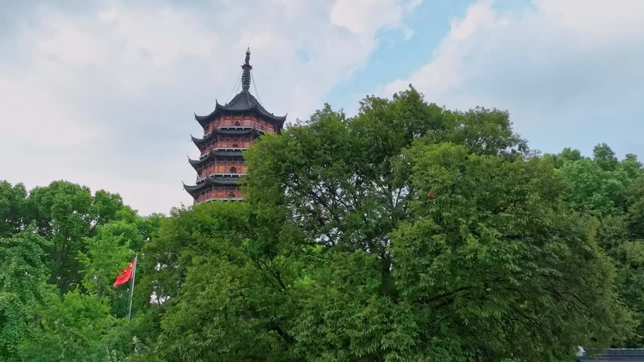 苏州城市风景航拍，历史文化景区报恩寺北寺塔，标志性建筑地标建筑城市天际线视频素材