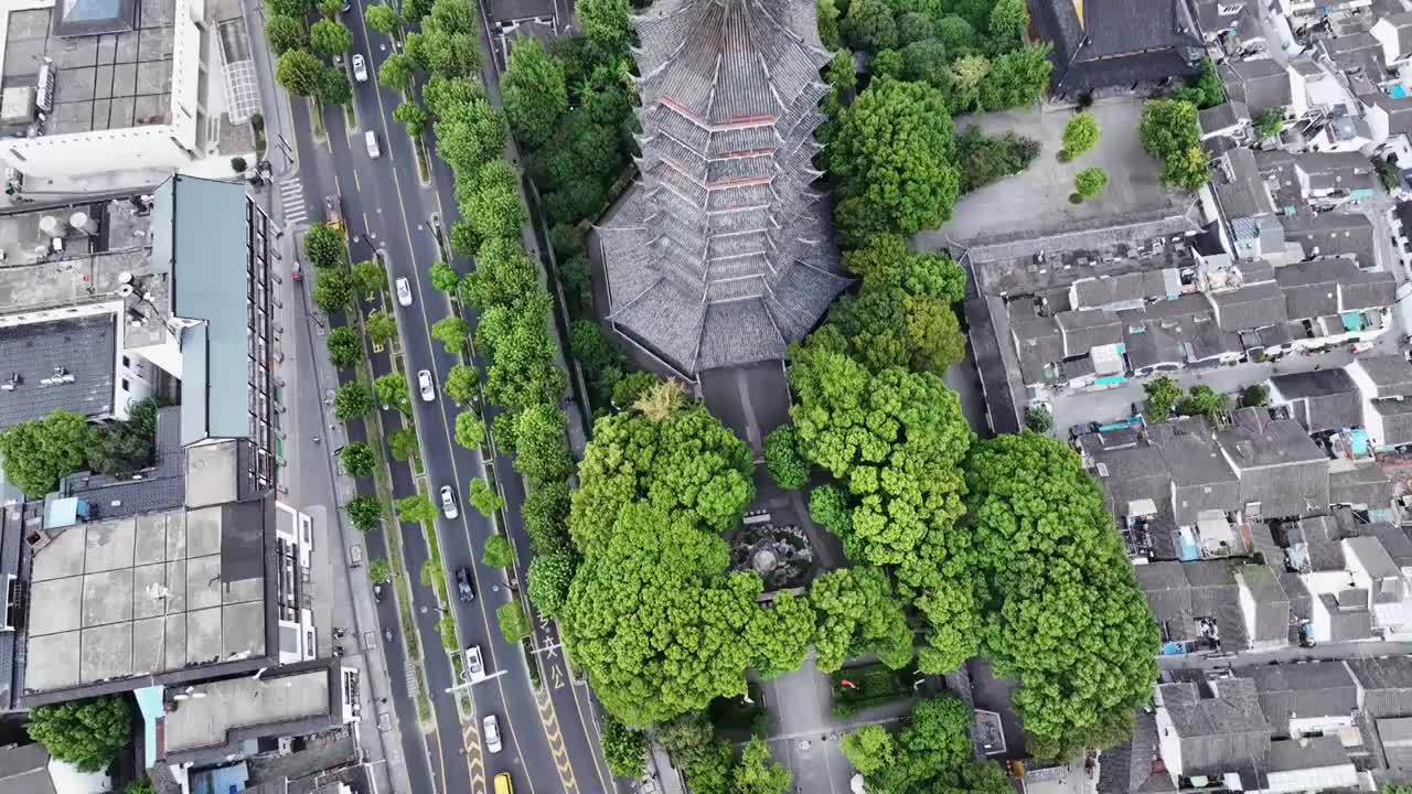 苏州城市风景航拍，历史文化景区报恩寺北寺塔，标志性建筑地标建筑城市天际线视频素材