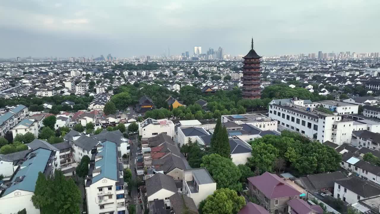 苏州城市风景航拍，历史文化景区报恩寺北寺塔，标志性建筑地标建筑城市天际线视频素材