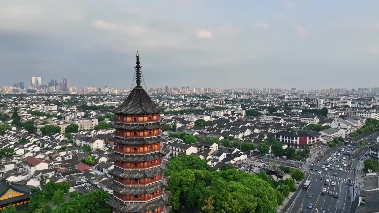 苏州城市风景航拍，历史文化景区报恩寺北寺塔，标志性建筑地标建筑城市天际线视频素材