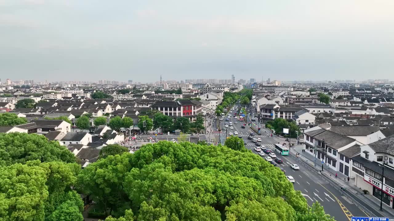 苏州城市风景航拍，历史文化景区报恩寺北寺塔，标志性建筑地标建筑城市天际线视频素材