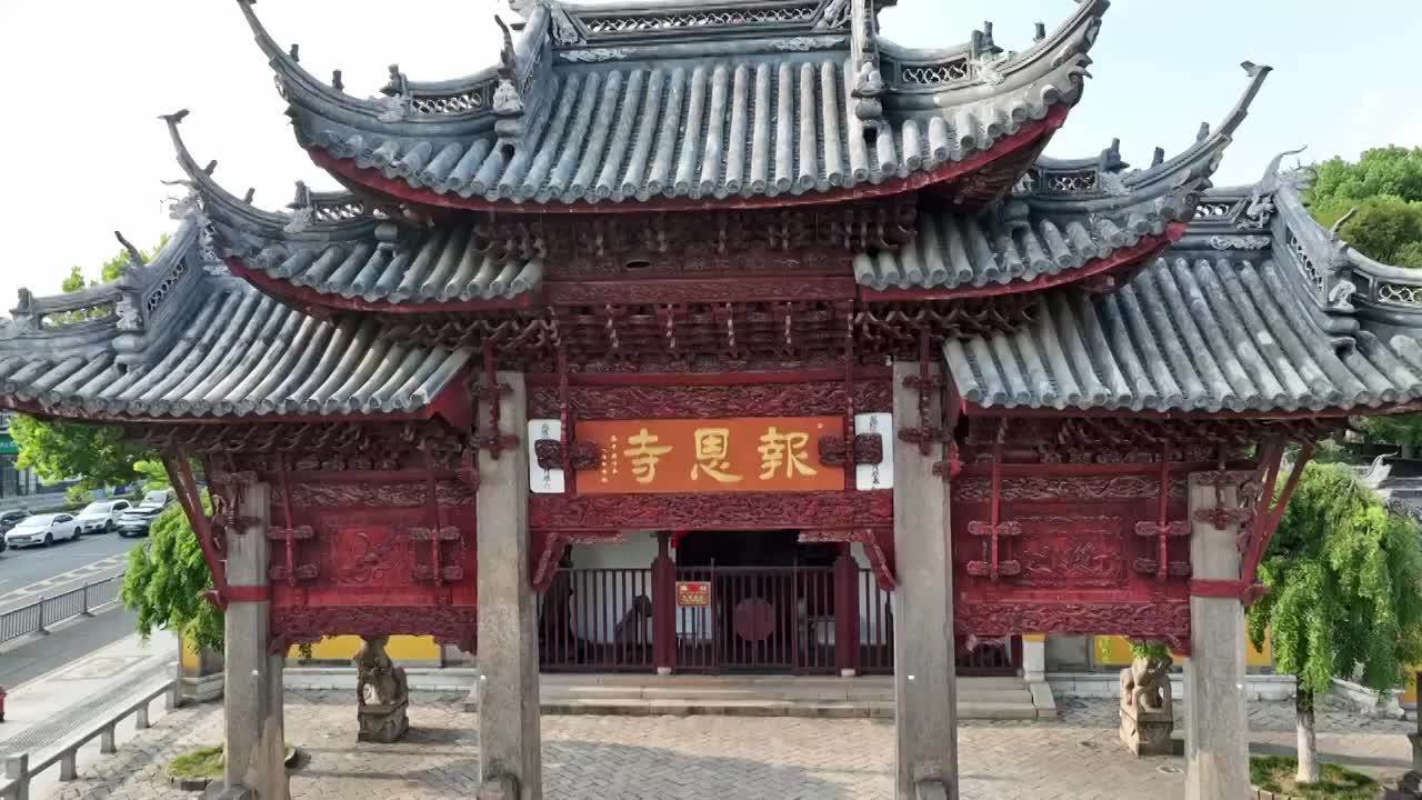 苏州城市风景航拍，历史文化景区报恩寺北寺塔，标志性建筑地标建筑城市天际线视频素材