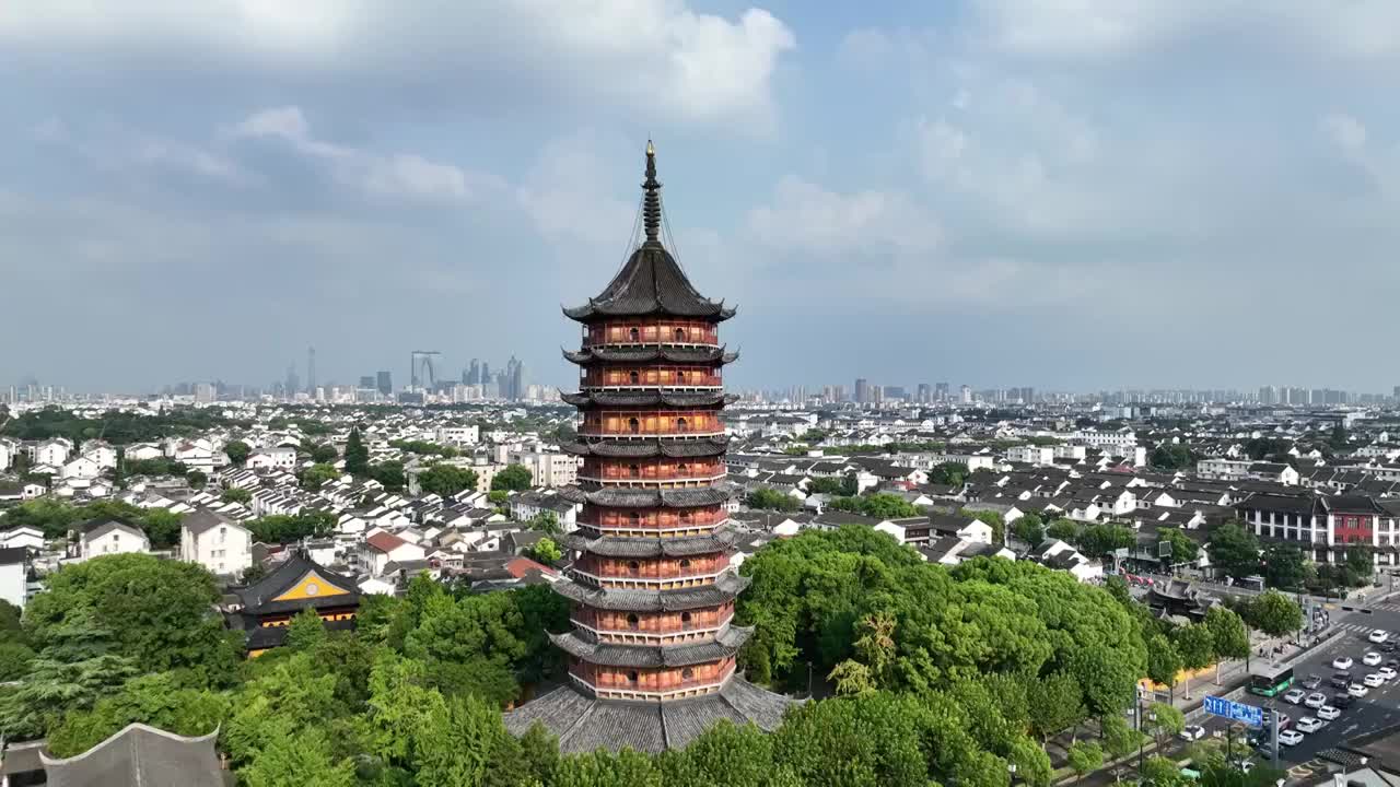 苏州城市风景航拍，历史文化景区报恩寺北寺塔，标志性建筑地标建筑城市天际线视频素材