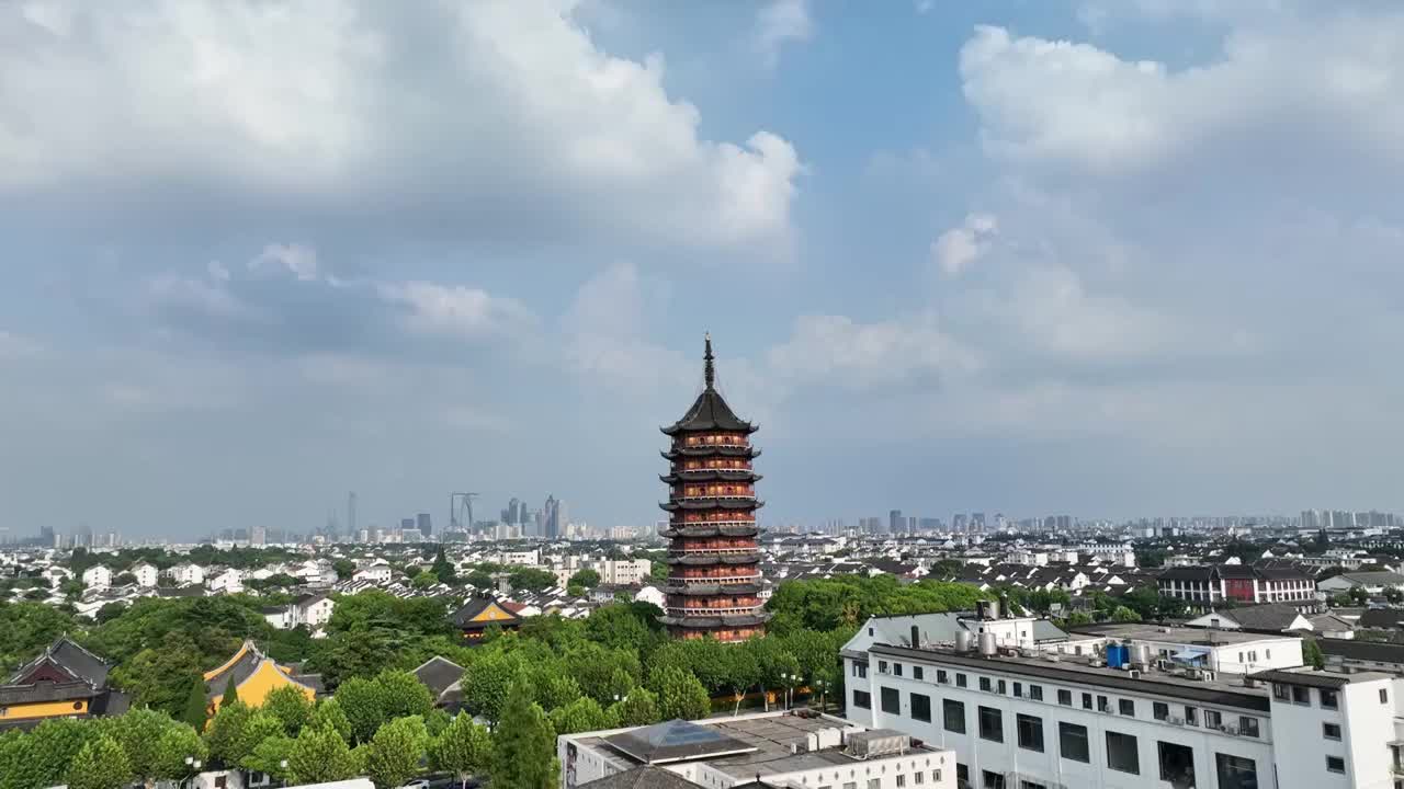 苏州城市风景航拍，历史文化景区报恩寺北寺塔，标志性建筑地标建筑城市天际线视频素材