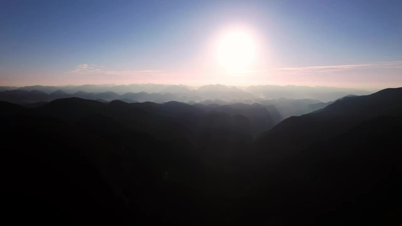 湖北 襄阳 香水河 景区 航拍 山 日出 山脉 丁达尔光视频素材