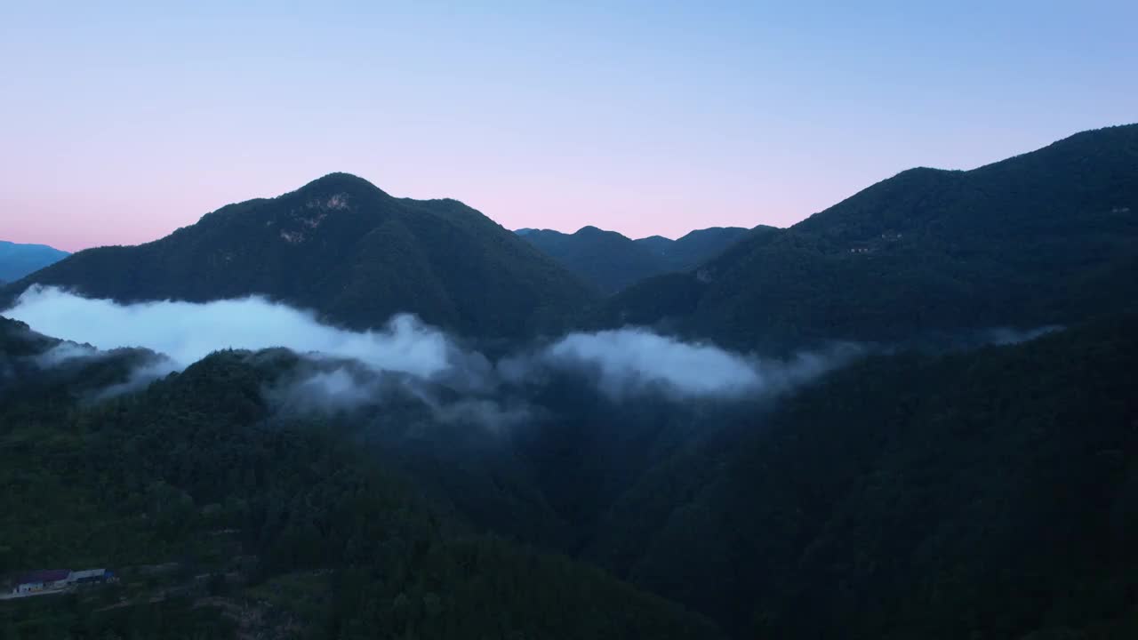 湖北 襄阳 南漳 夹马古寨 山 雾 晨光 晨曦视频素材