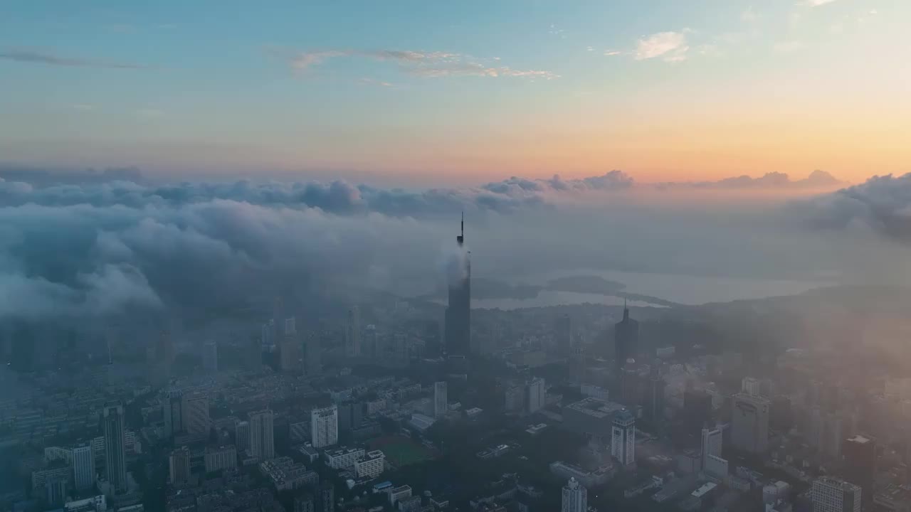 航拍南京紫峰大厦日出云海视频素材