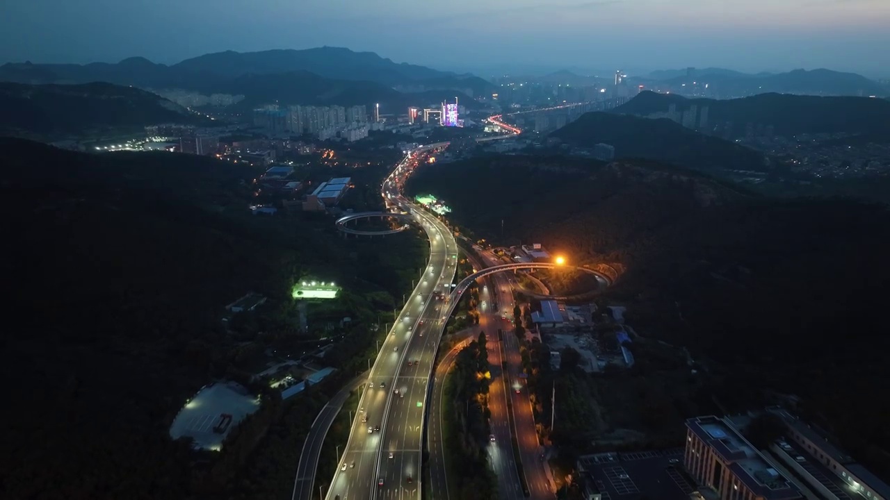 中国山东济南二环南高架路夜景航拍视频素材