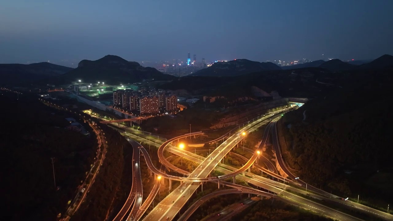 中国山东济南搬倒井立交桥夜景航拍视频素材