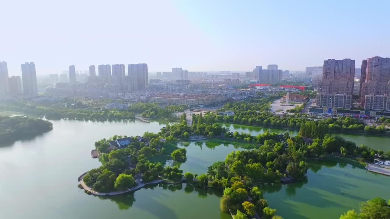 航拍江苏省淮安市涟水县五岛公园城市风光视频素材