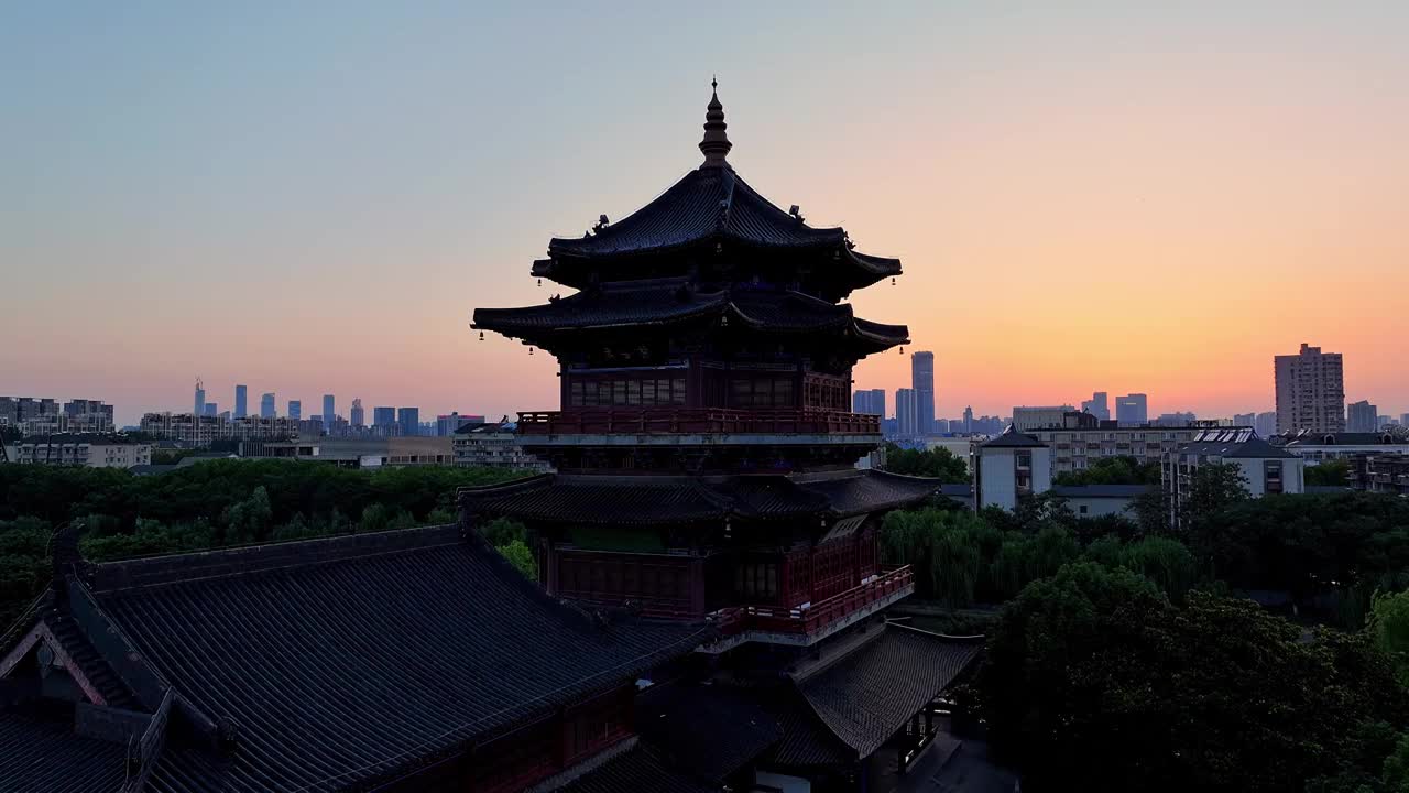 航拍江苏省南京市赏心亭夜景 古建筑视频素材