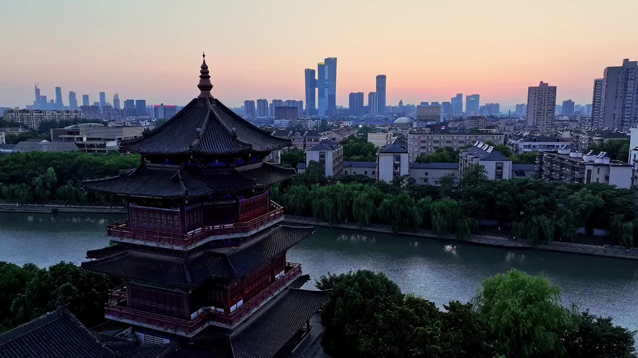 航拍江苏省南京市赏心亭夜景 古建筑视频素材