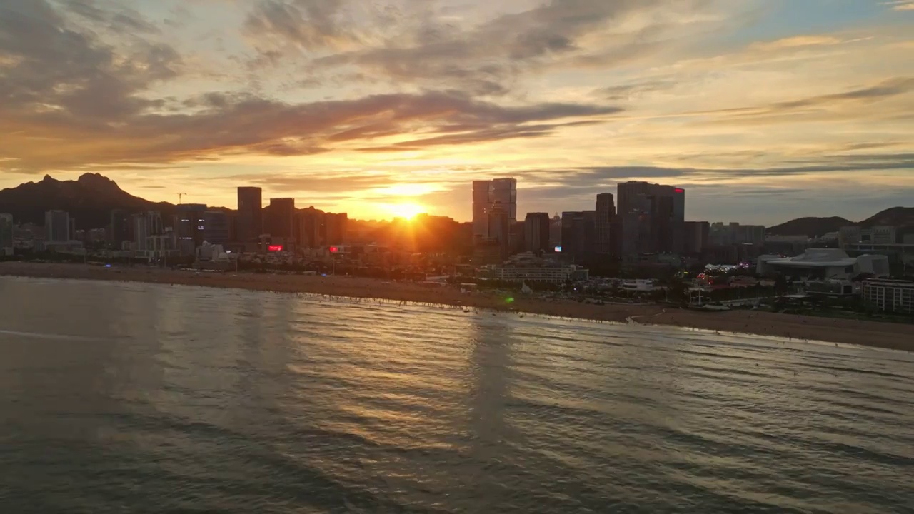 青岛石老人海水浴场日落航拍视频素材