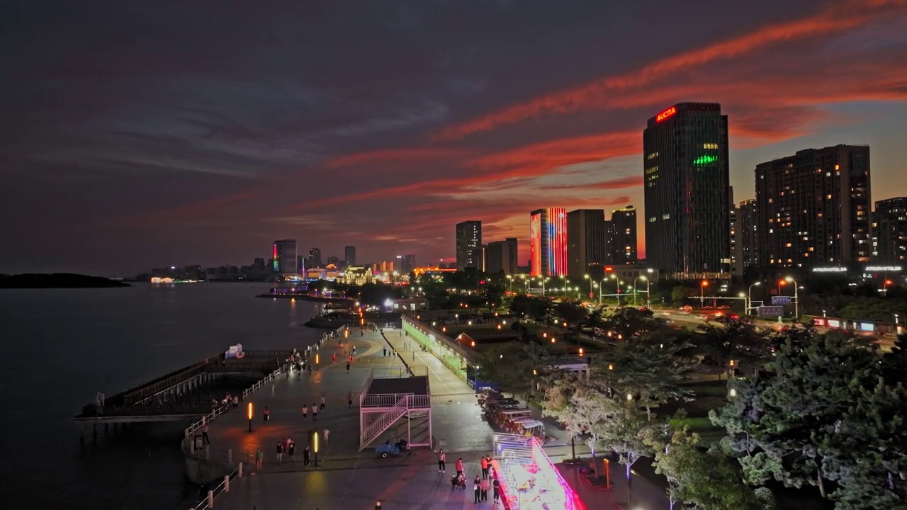 青岛唐岛湾滨海大道夜景航拍视频素材