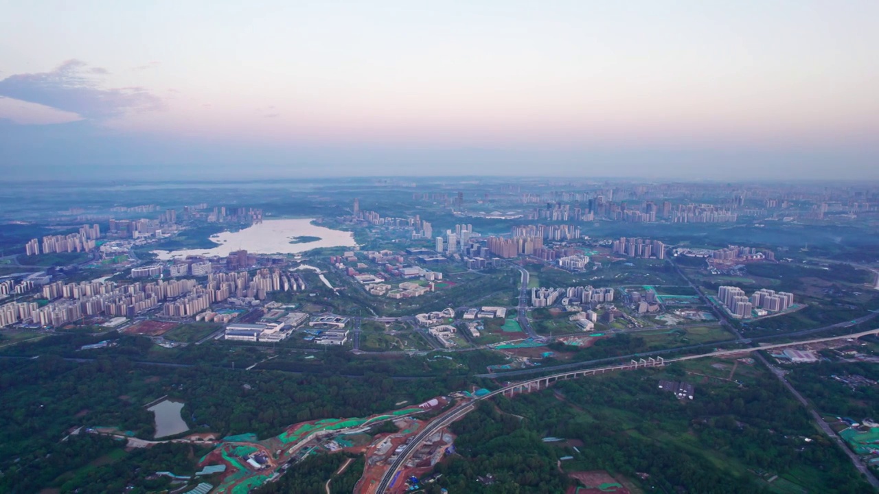 成都天府新区兴隆湖科学城和西博城建筑群日出城市风光航拍实时视频素材