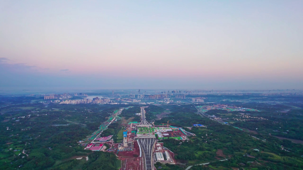 成都天府新区建设中的天府站和兴隆湖科学城日出航拍城市风光实时视频素材