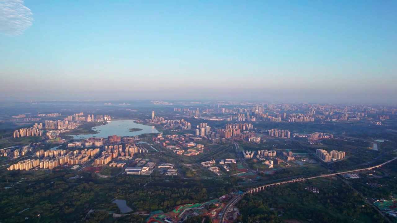 成都天府新区兴隆湖科学城和西博城建筑群日出清晨城市风光航拍实时视频素材