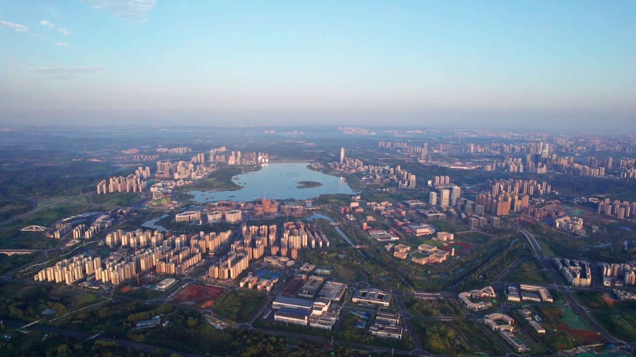 成都天府新区兴隆湖科学城和西博城建筑群日出清晨城市风光航拍实时视频素材