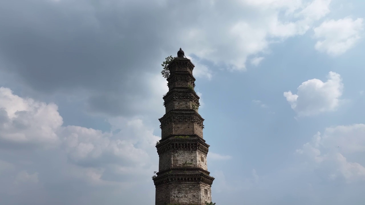 仰拍商水圣寿寺塔场景简洁沟通视频素材