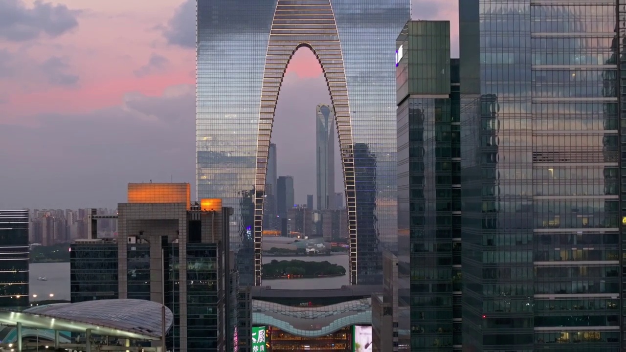 苏州金鸡湖景区，城市夜景航拍，东方之门视频素材