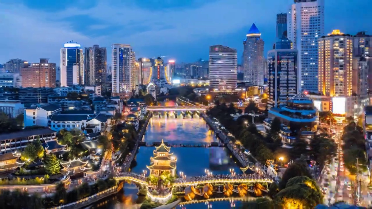 中国贵州贵阳甲秀楼和城市天际线夜景航拍环绕延时摄影视频素材