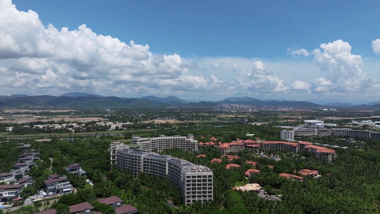 航拍蓝天白云下三亚海棠湾及海岸线五星级酒店群视频素材