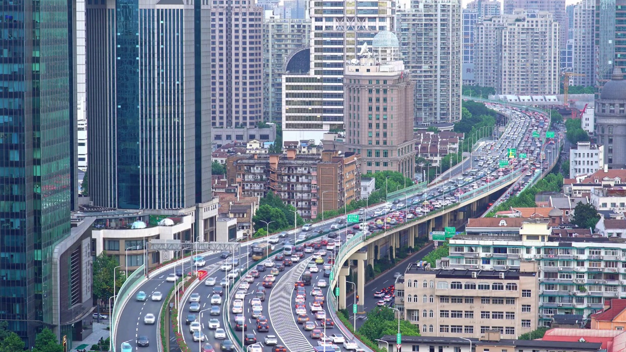 中国上海延安高架城市道路汽车交通景观视频素材