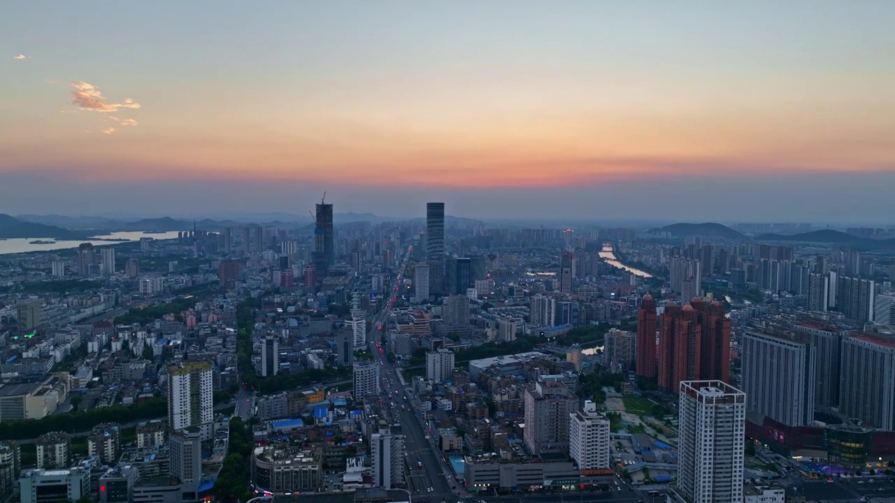 航拍徐州市主城区夕阳晚霞苏宁广场德基广场黄河观光带全景视频素材