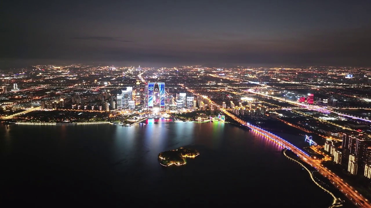 苏州金鸡湖景区，夜景航拍，东方之门视频素材