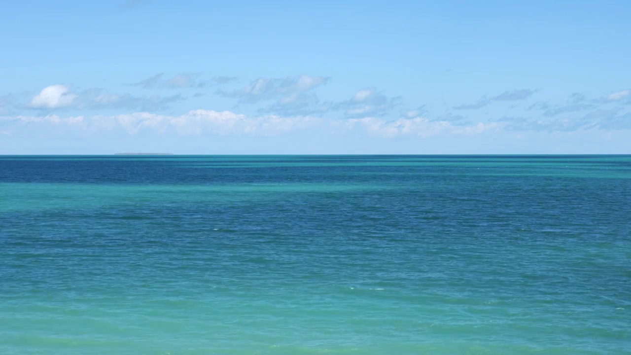 清澈的海面湖面背景青海湖视频素材