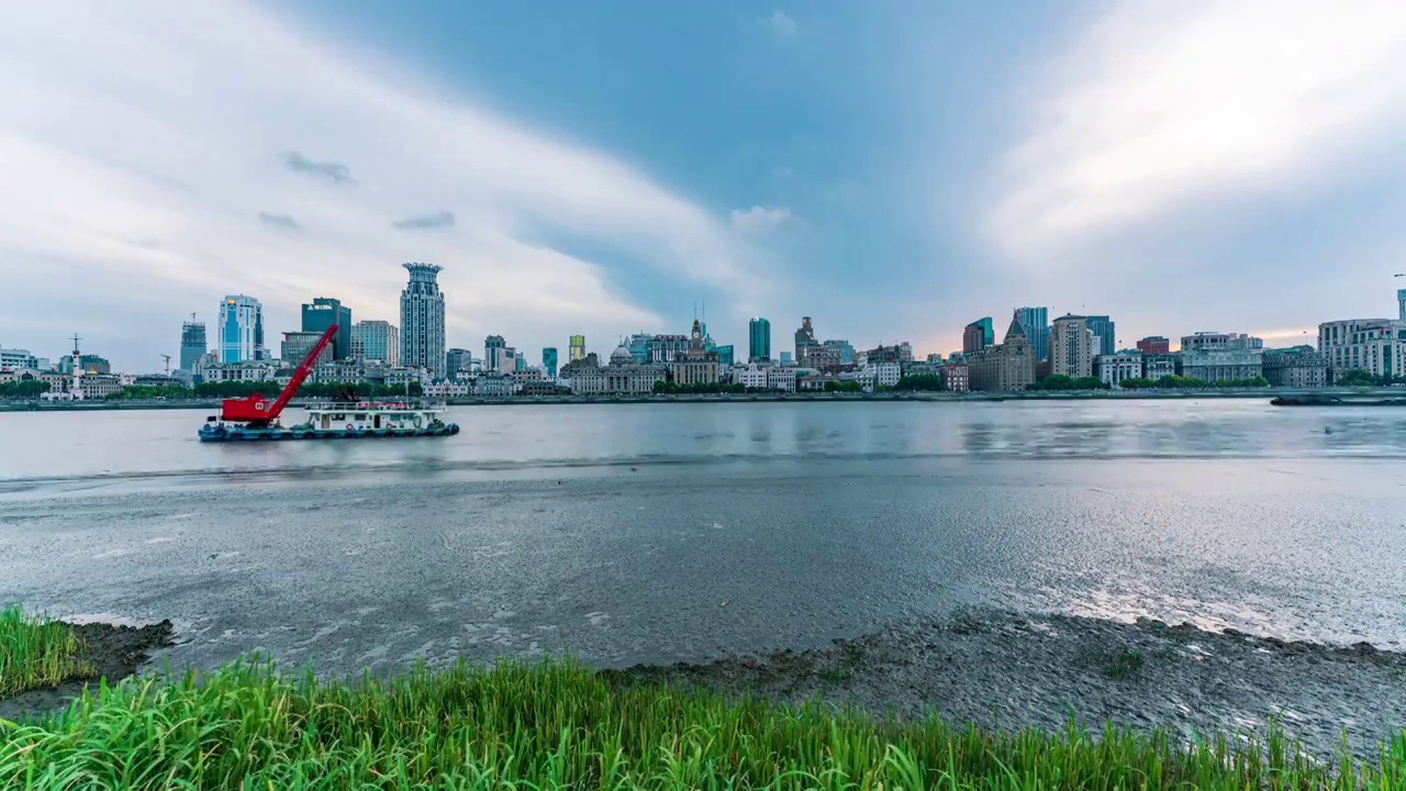 中国上海外滩日转夜延时视频素材