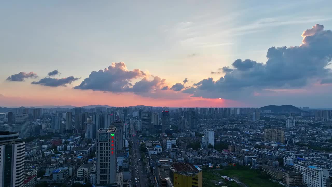 航拍徐州市主城区夕阳晚霞苏宁广城市宣传全景视频素材