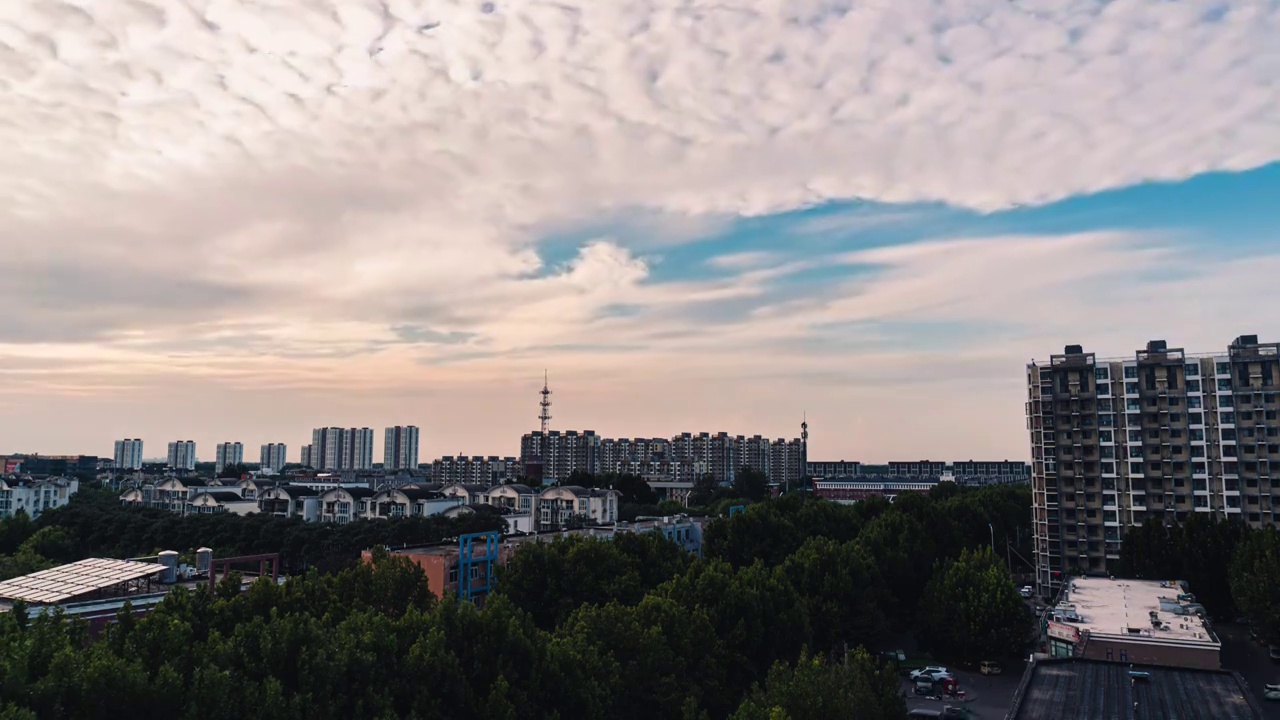 北京初秋高楼视角的晚霞景象视频素材