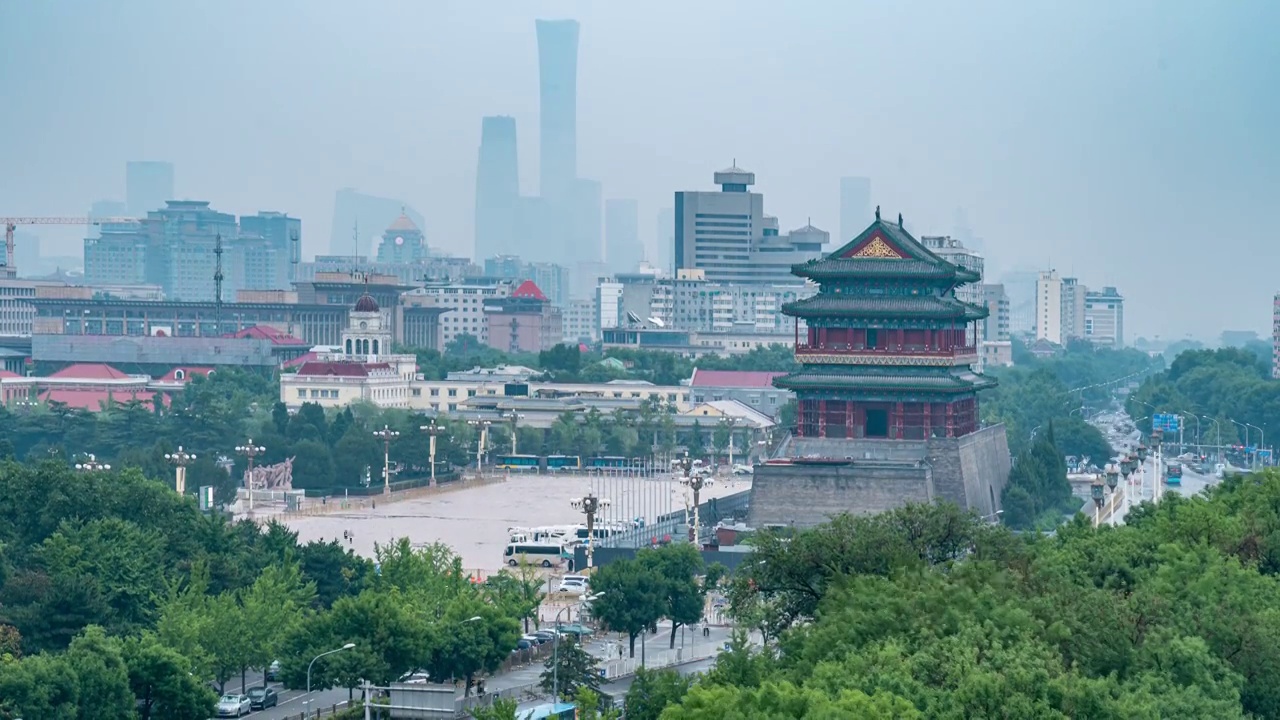 中国北京正阳门雨雾天延时风光视频素材