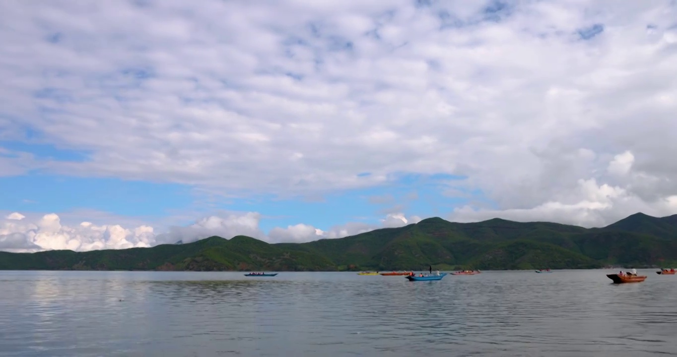 旅游景区：丽江泸沽湖风光与游船视频素材